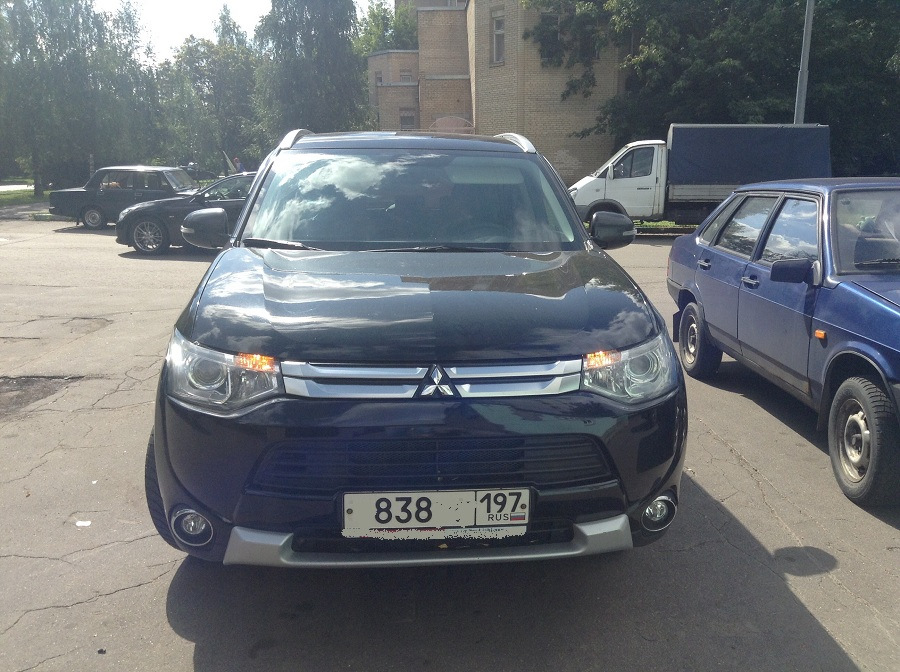 Аут 3. Спойлер митсубиси аутлендер 3. Мицубиси аутлендер красный. Mitsubishi outlander r20. Камуфляж outlander xl.