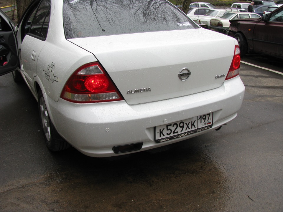 Ниссан альмера классик задний. Nissan Almera Classic 1 зад. Парктроник Nissan Almera Classic.