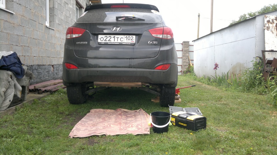 Устранение пробоя глушителя. Про домкрат. — Hyundai ix35, 2 л, 2010 ...