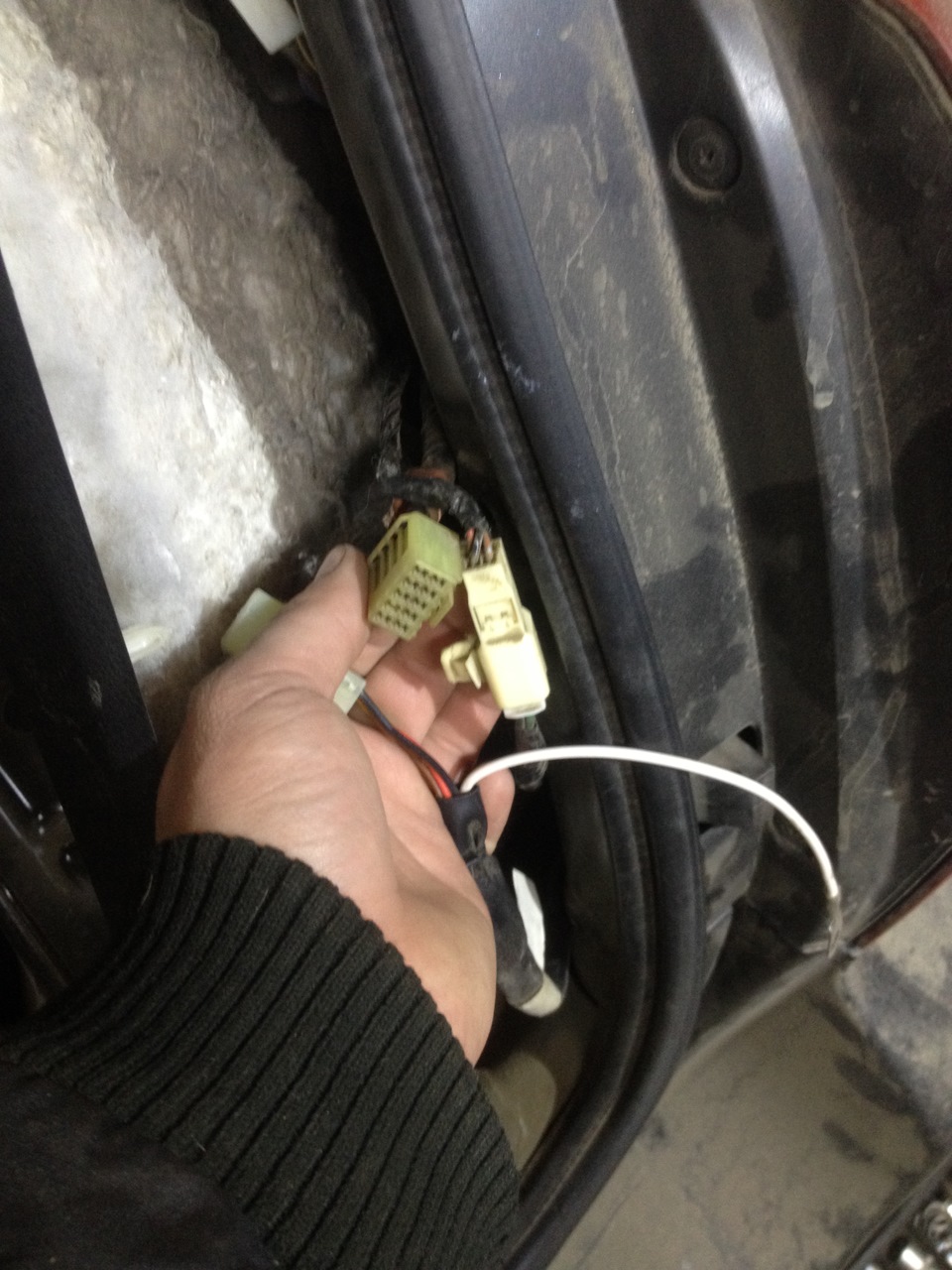 А это фишка в родной проводке — для фаркопа заготовка производителем — Subaru Outback (BP)