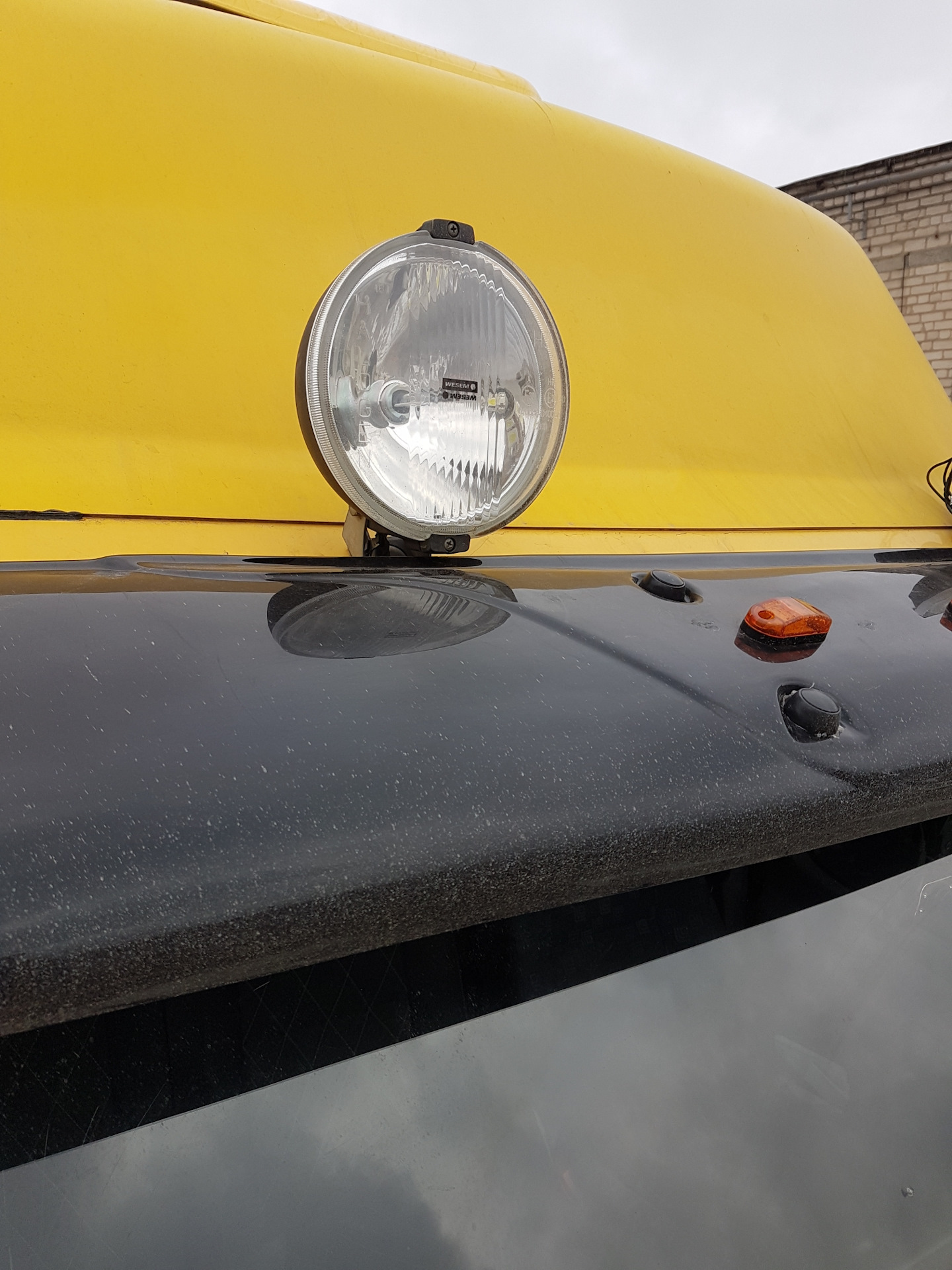 Паджеро спорт 1 дополнительный свет. Дополнительные фары установка. Дополнительные фары установка. Крепление led птф на ix35. Доп фары на паджеро спорт 1.