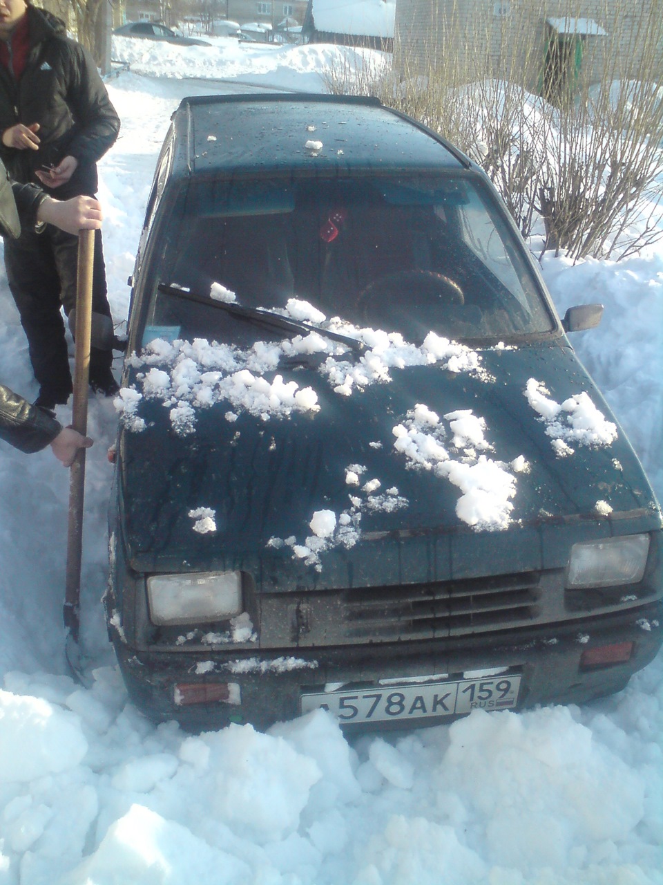 камаз подвинуло снегом… — Lada Калина седан, 1,6 л, 2011 года | прикол ...