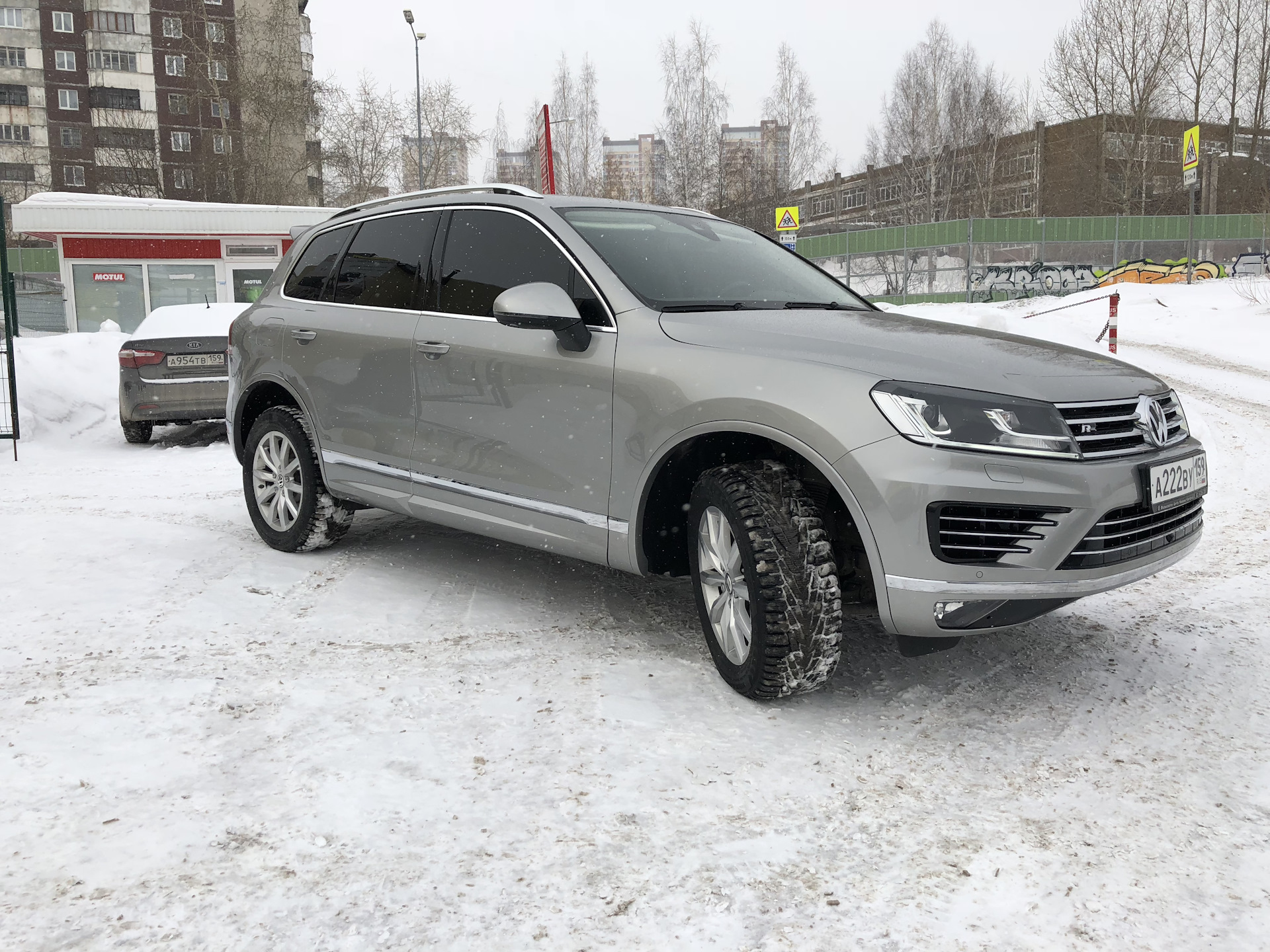 Туарег drive2. Volkswagen Touareg 2 тонированный. Туарег 1 тонированный. Touareg NF. Туарег NF R line.