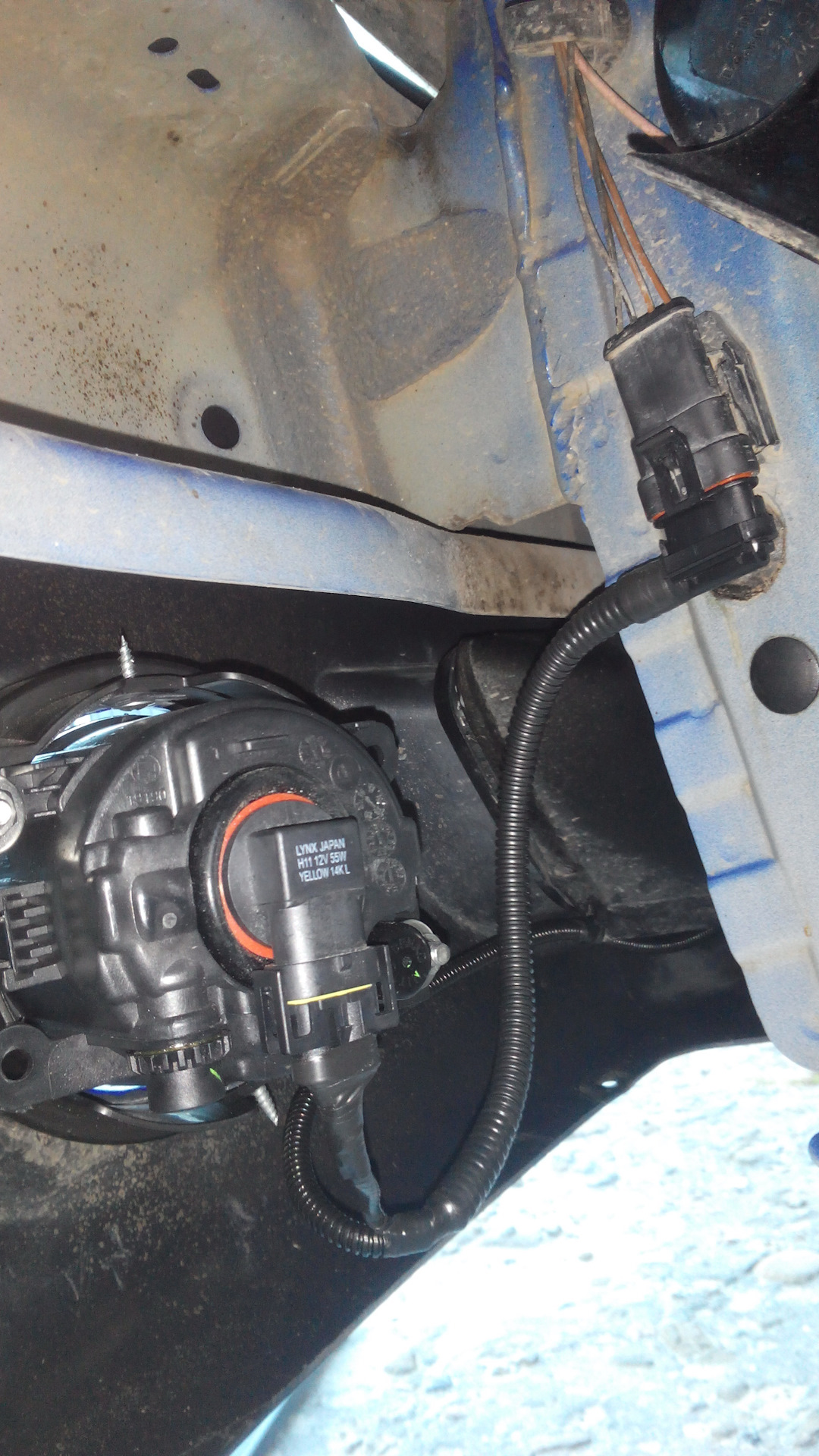 Кронштейн птф рено логан фаза 2. Крепления противотуманок рено логан 1. Установка птф логан. Установка птф логан. Крепление птф рено логан фаза 1.