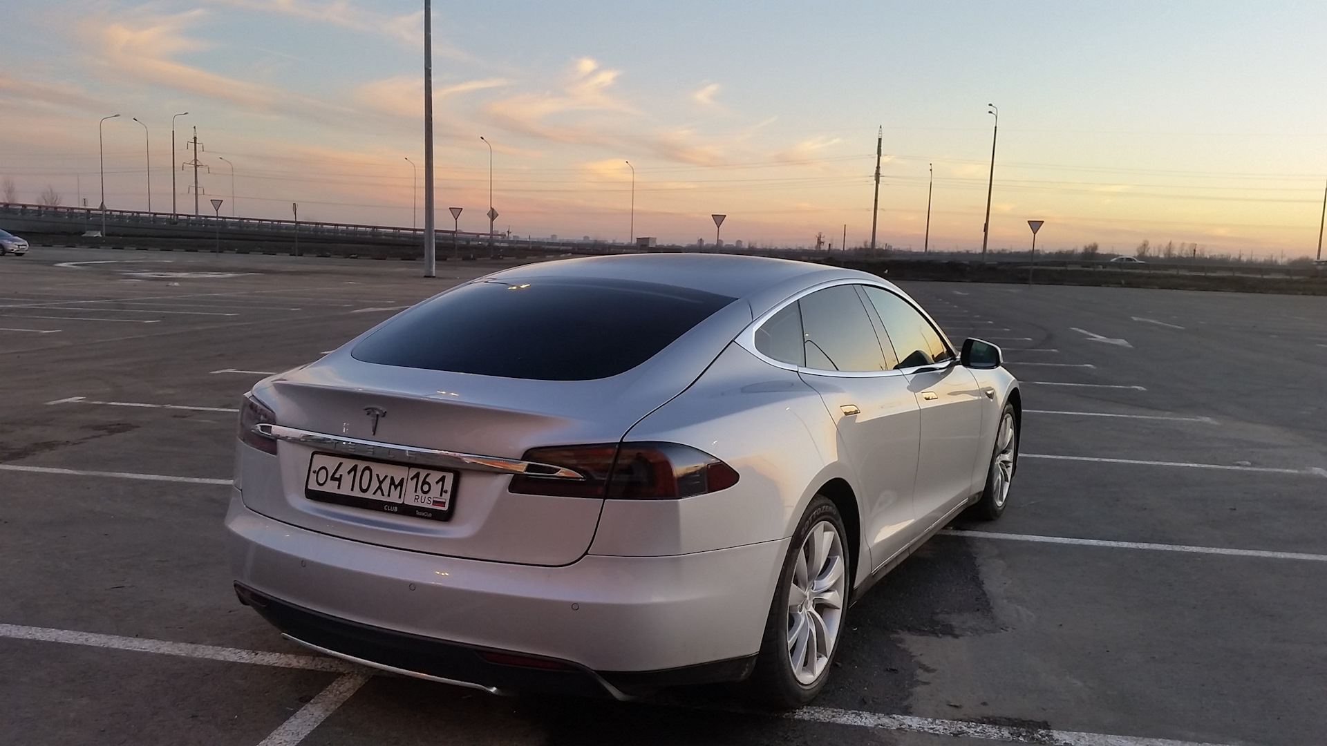 разбитые tesla model s