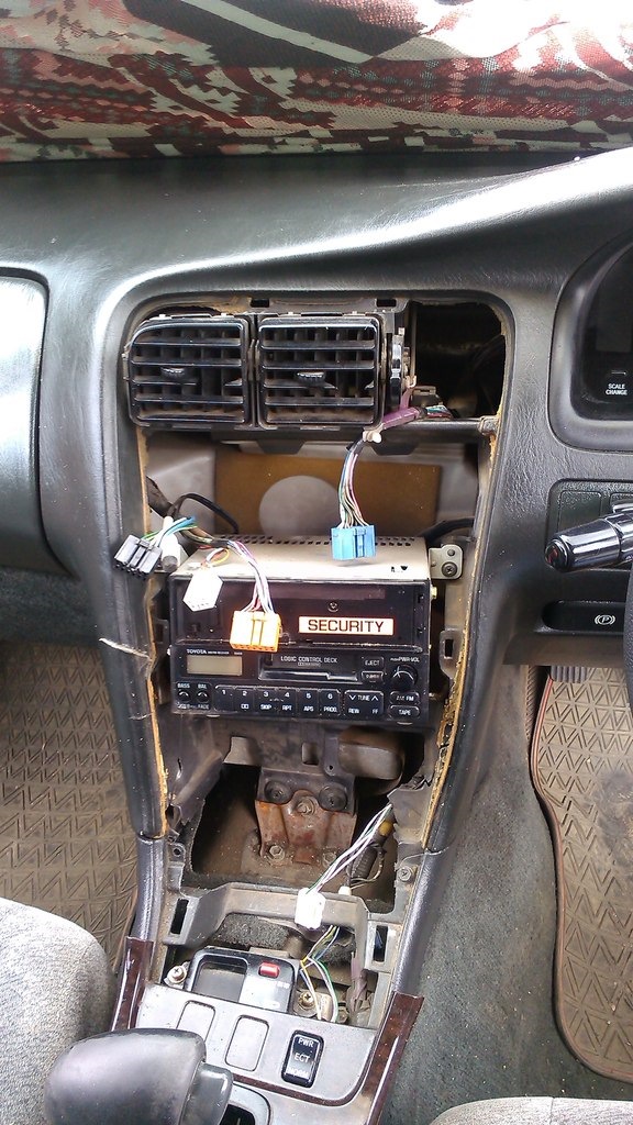 Решил снять карбоновую пленку с головной панели:) — Toyota Mark II (90 ...