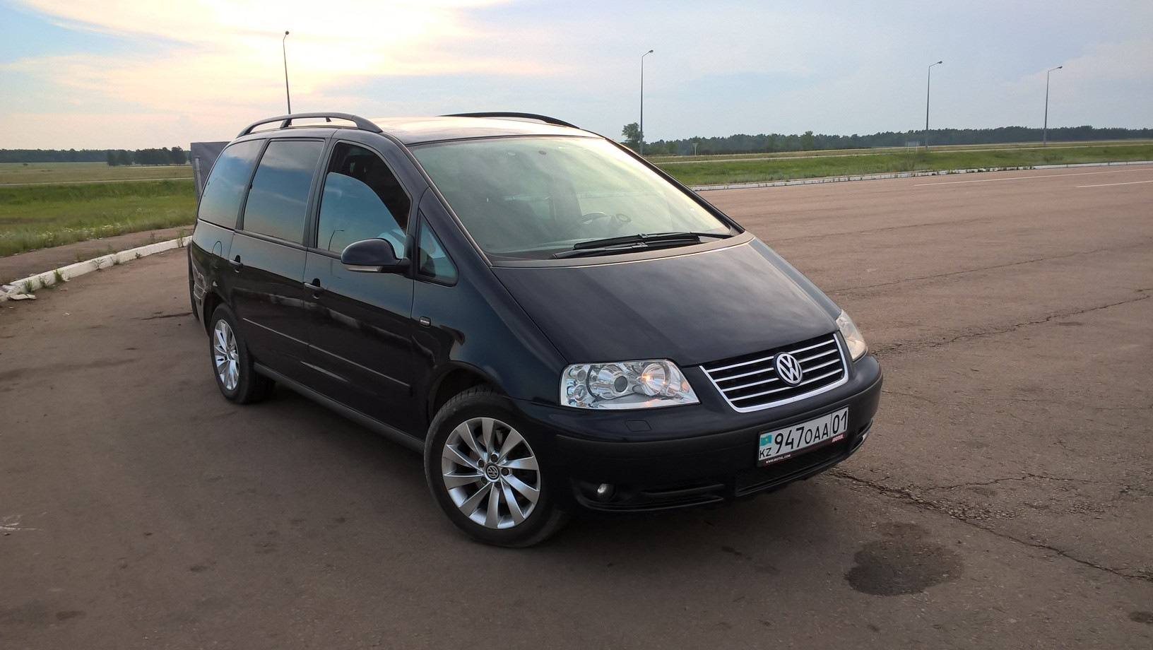 Авито шаран. Фольксваген Шаран 2 поколение. Volkswagen Sharan 2.0 at, 2002. Шаран 2 поколение черный.