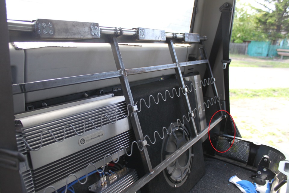 Mitsubishi l200 задние сиденья. Chevrolet silverado 2500 открытые двери. L200 2022 салон. Как включить музыку в пикапе. Как включить музыку в пикапе.