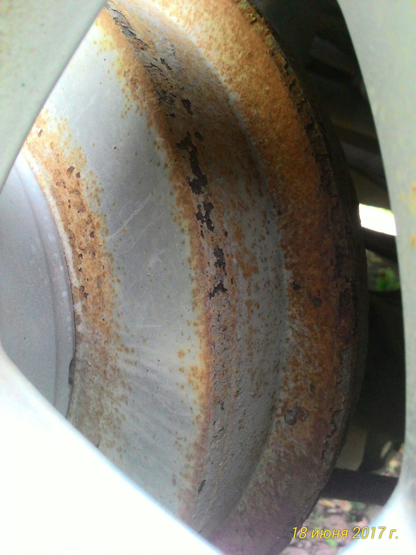 Покраска задних тормозных барабанов — Volkswagen Polo Sedan, 1,6 л ...