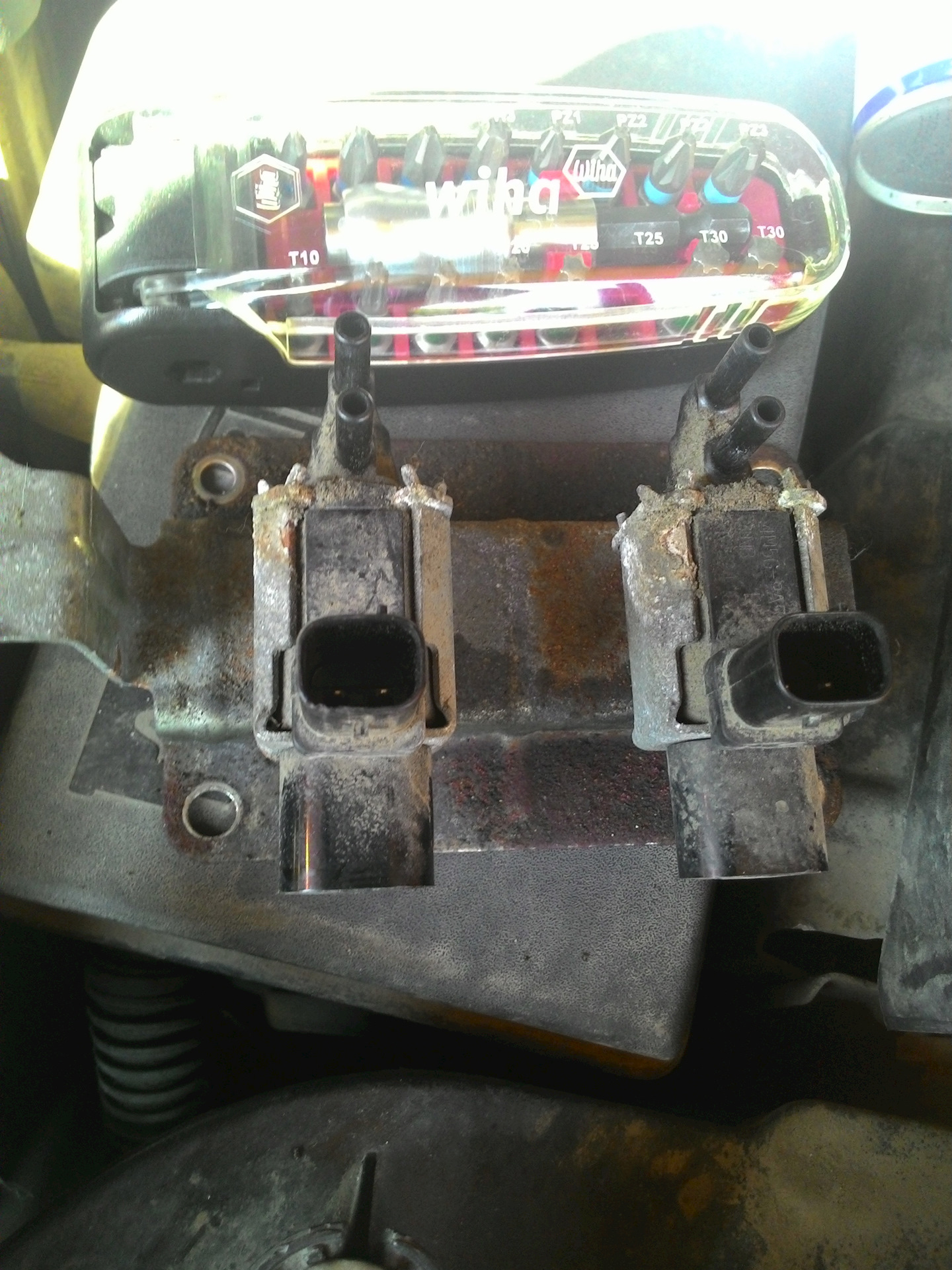=13= Замена клапанов IMRC — Ford Focus Sedan II, 1,8 л, 2010 года ...