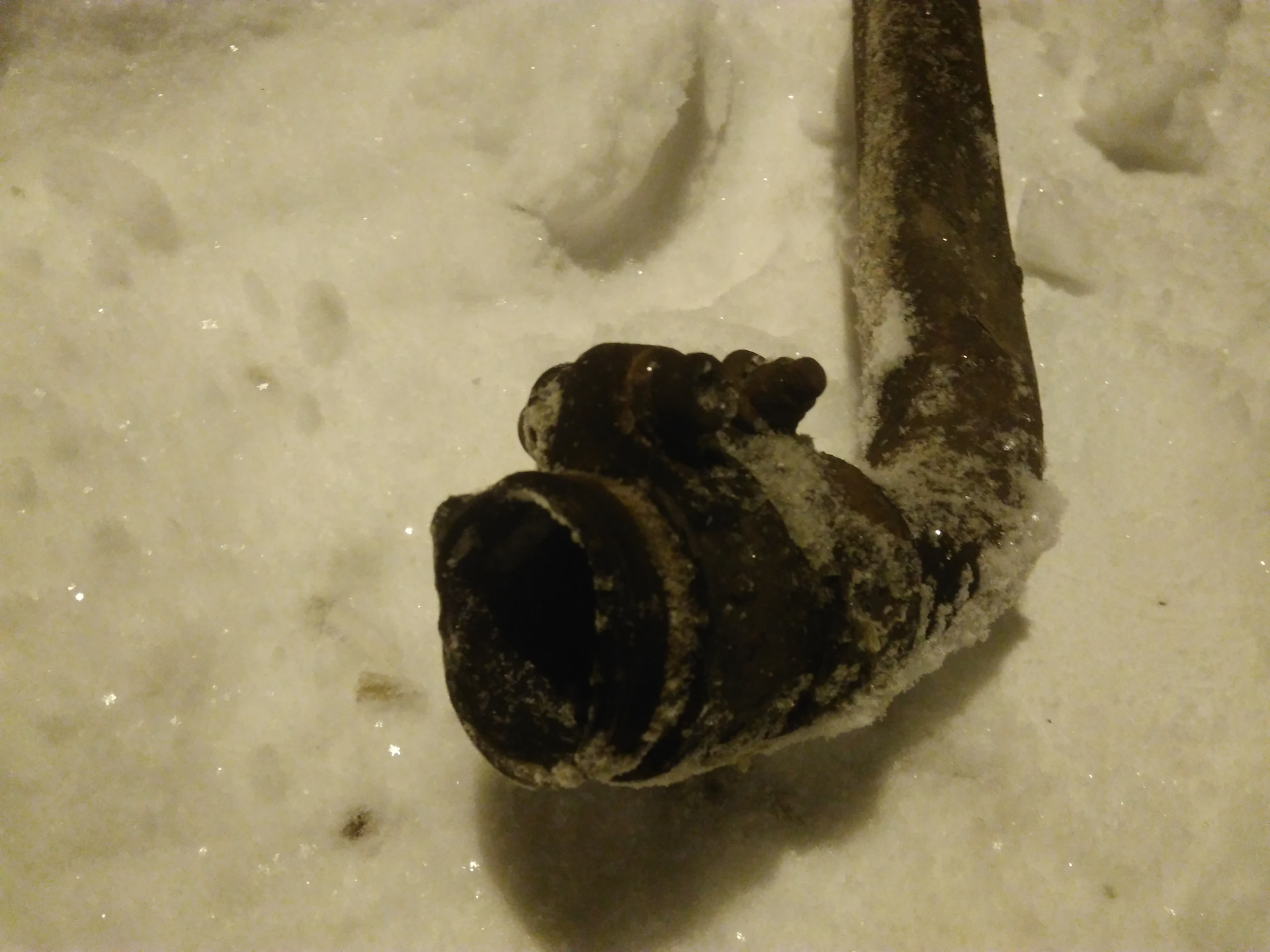 может ли замерзнуть выхлопная труба