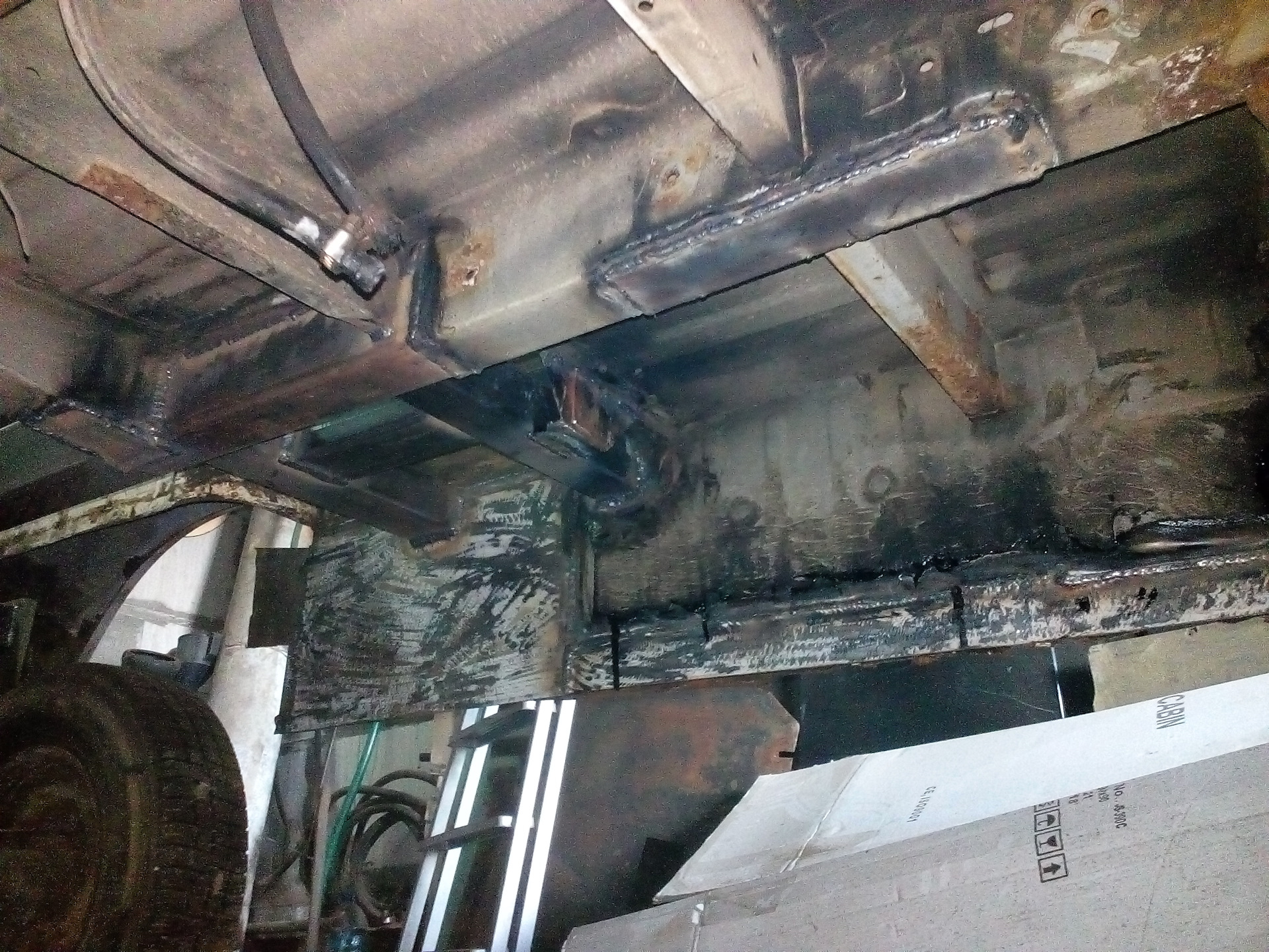 Как правильно приварить ножки к верстаку. Экономия металла. Задание чтобы сварить манную кашу надо. Электросварщик ручной сварки. Как правильно приварить ножки к верстаку.