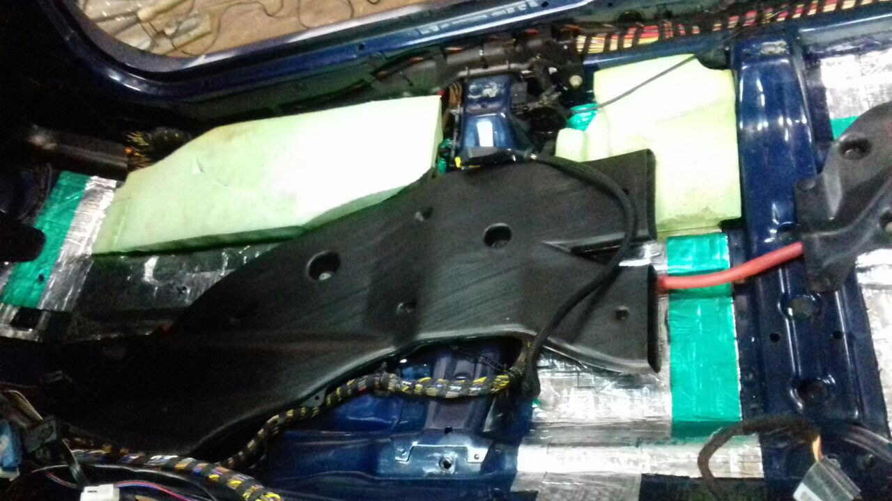 Пол е39. Виброизоляция пола е39. Заглушки пола БМВ е39. Пенопласт пола БМВ е39. Пенопластовые вставки пола е39.