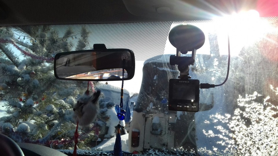 Видеорегистратор к плафону. — Renault Sandero 1G, 1,6 л, 2012 года ...