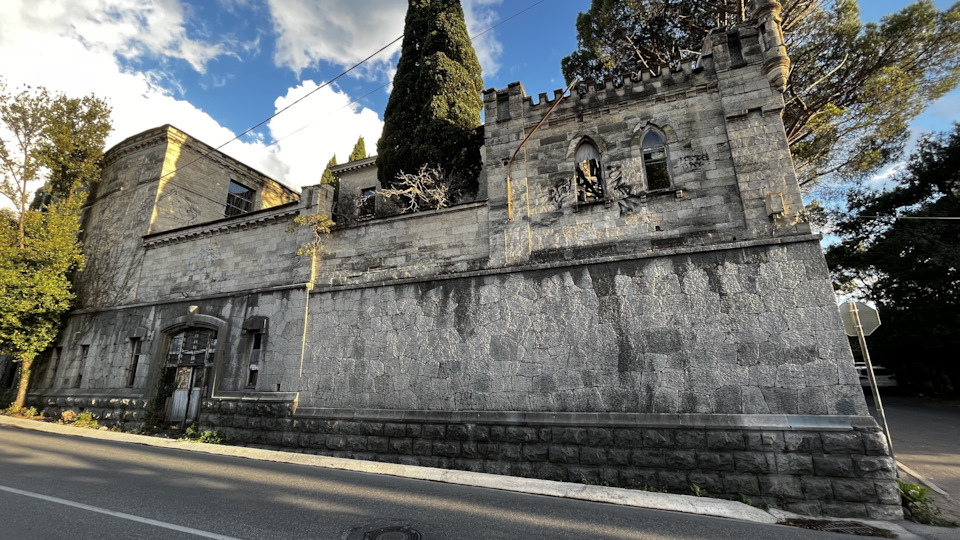 Дворец Овчинникова, он же штаб SS в годы Великой отечественной войны — Skoda Octavia A8 Mk4