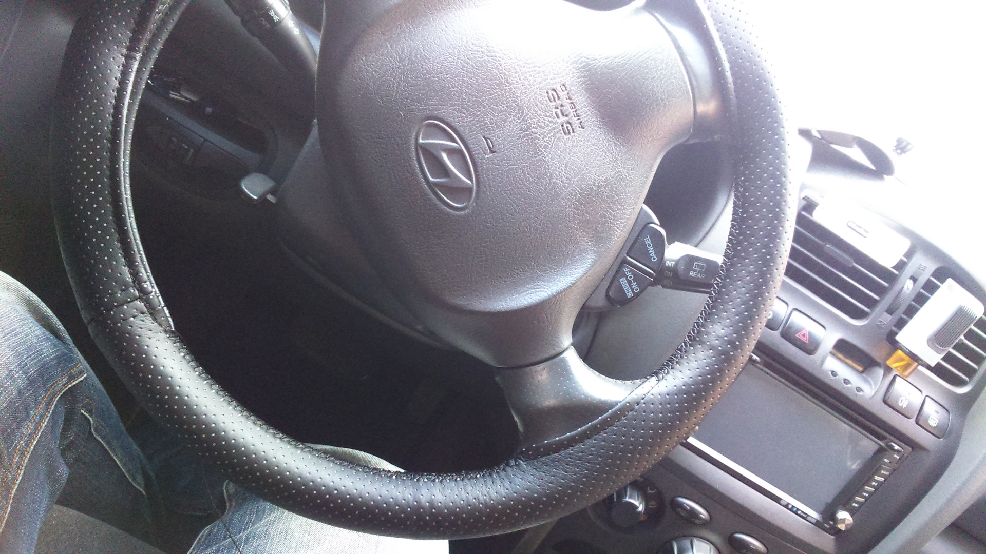 Оплетка руля санта фе. Руль санта фе 1. Оплетка руля санта фе. Оплетка руля санта фе. Натуральная кожаный оплетка на руль на хундай санта фе 4 тм.