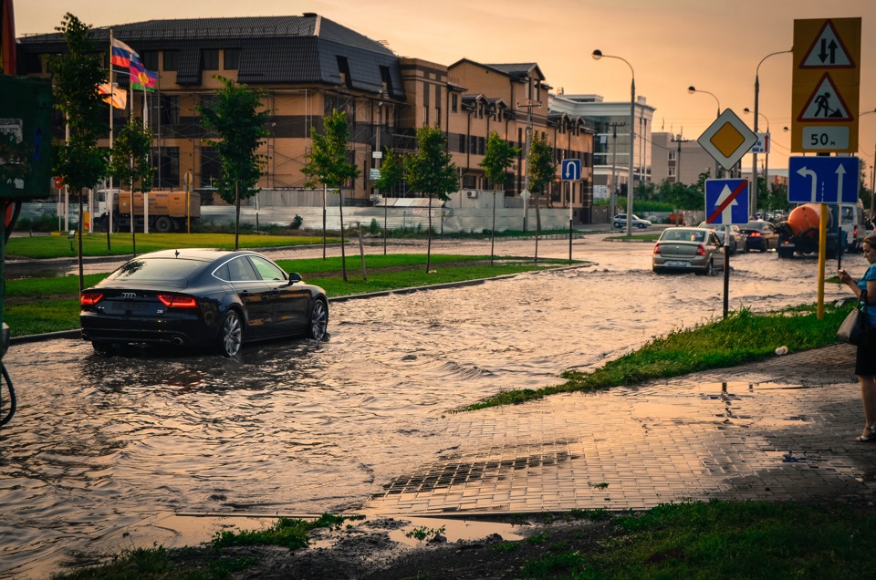 Краснодар ул московская. Ул Московская Краснодар. Улица Московская Краснодар после дождя. Улица Московская Краснодар 2010. Московская улица Краснодар сейчас.