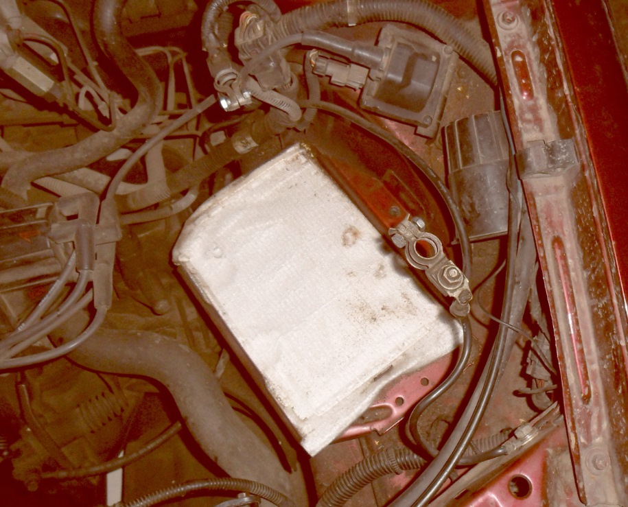 Утеплил аккумулятор и капот. Меньше разряжается АКБ — Daewoo Nexia, 1,5 ...