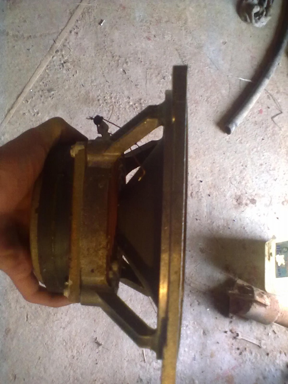 Со временем динамик на сабе сгорел, пришлось заменить. — DRIVE2