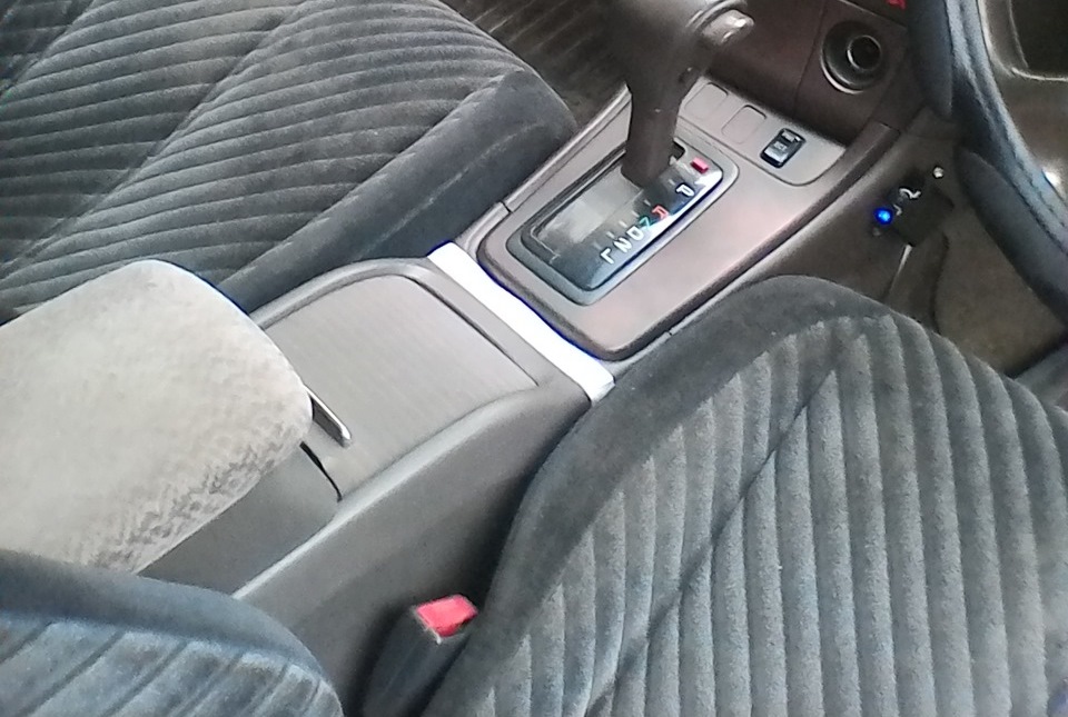 Как снять бардачок марк 2 90 17 / Подлокотник - Toyota Mark II (90), 2 л, 1993 года тюнинг DRIVE2