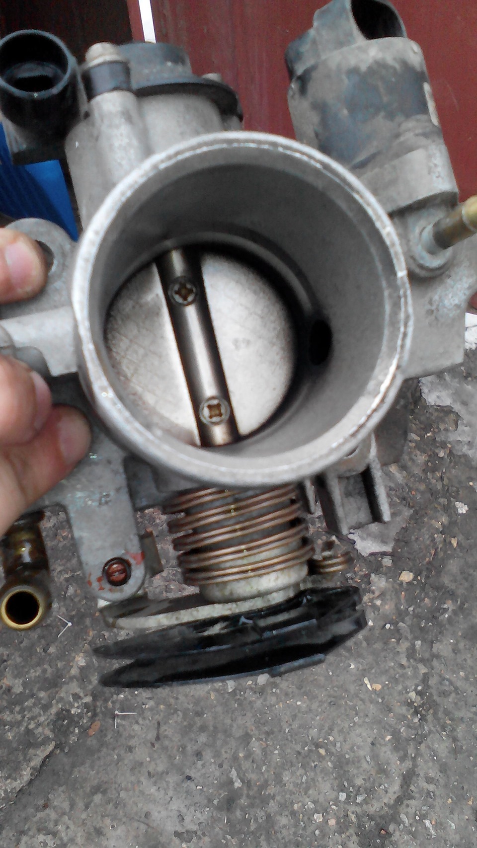 чистка дросселя — Lada Калина седан, 1,6 л, 2006 года | своими руками ...