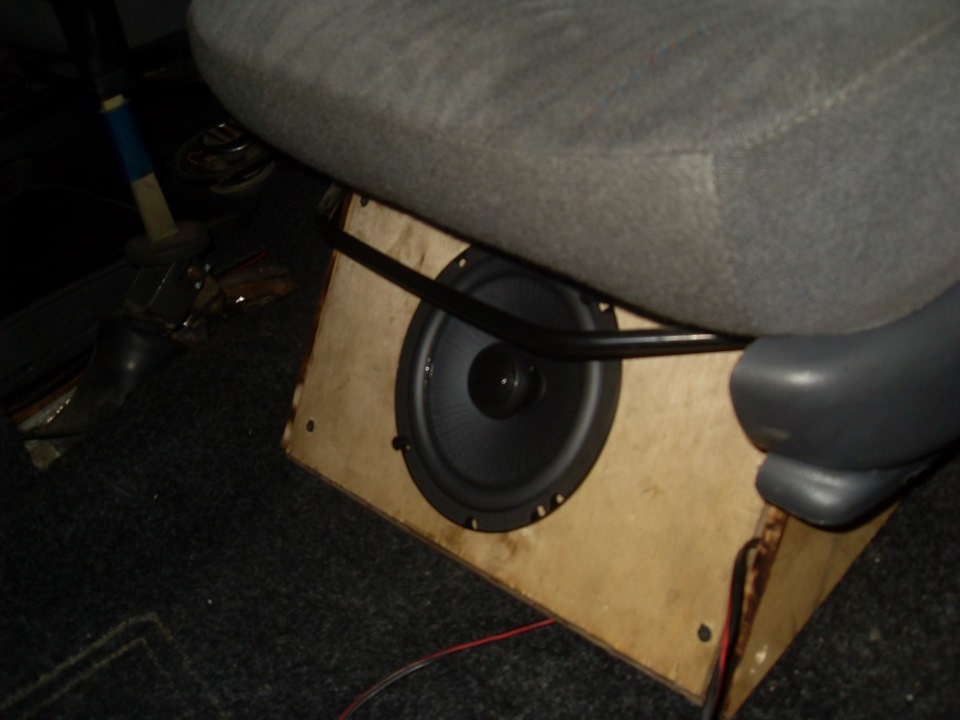 динамики под сиденье ваз 2101. короб под 20 динамики мидбас. динамики под сиденье 2107. динамики под сиденье. колонки под сиденье ваз 2106.