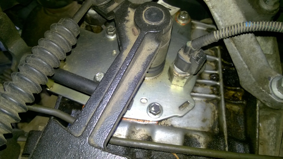 Псевдо-сальник штока выбора передач — Volvo S40 (2G), 1,8 л, 2007 года ...