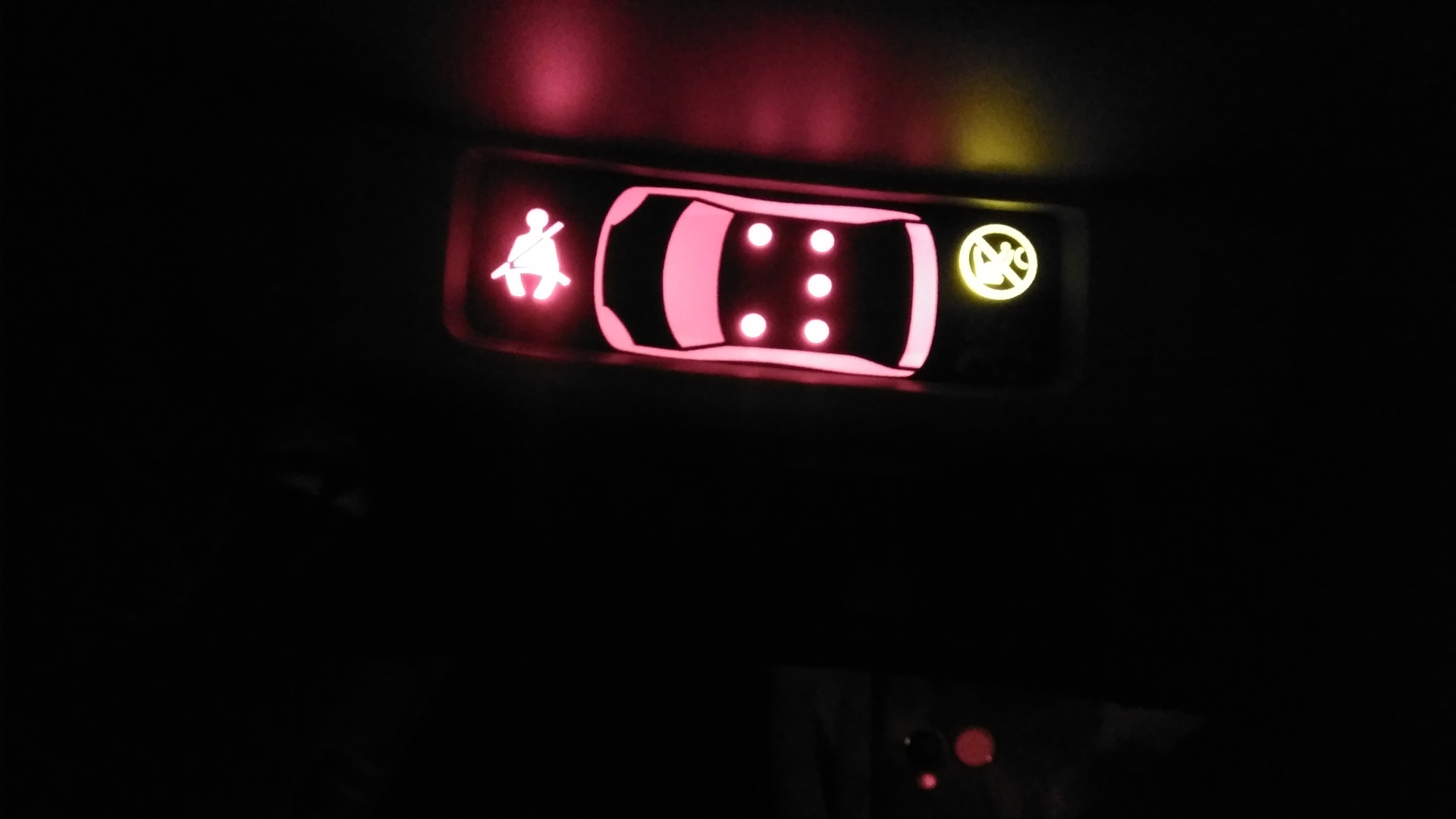 Индикатор непристегнутых ремней 2107. Индикация непристегнутого ремня. Ford focus 2 индикатор ремня на панели горит. Индикация непристегнутого ремня. Индикация непристегнутого ремня.