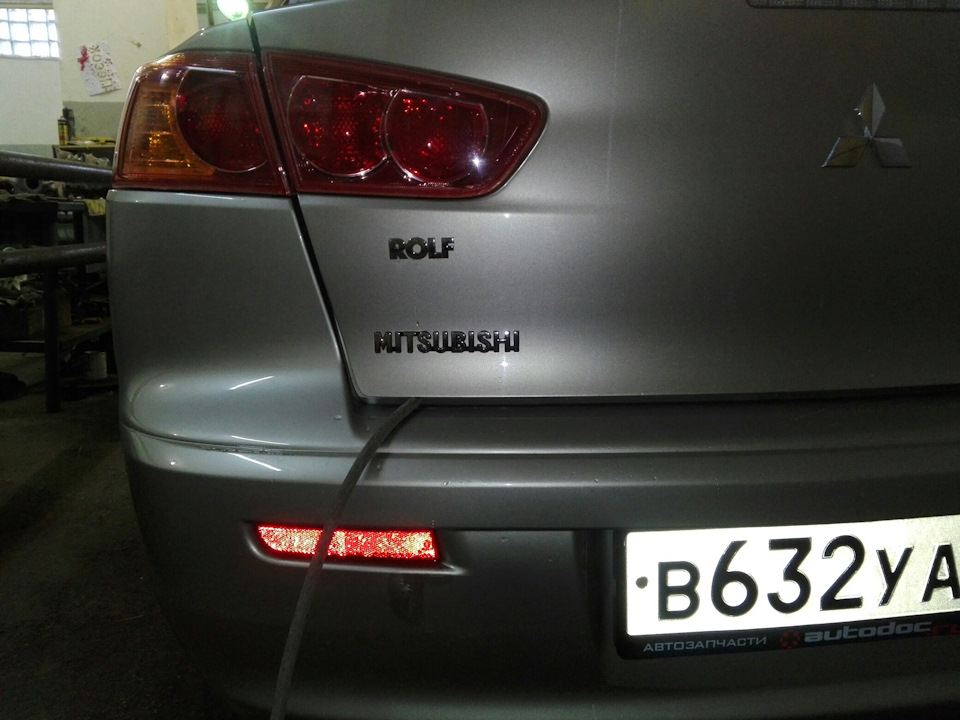 Удаление шильдика ROLF и наклейка — Mitsubishi Lancer X, 1,8 л, 2008 ...