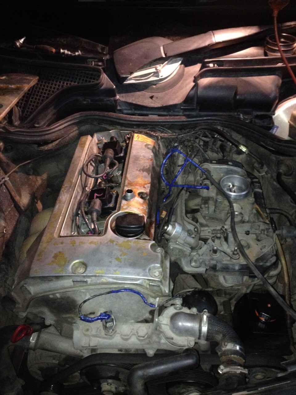 промыл дроссельную заслонку — Mercedes-Benz E-class (W210), 2 л., 1995 ...