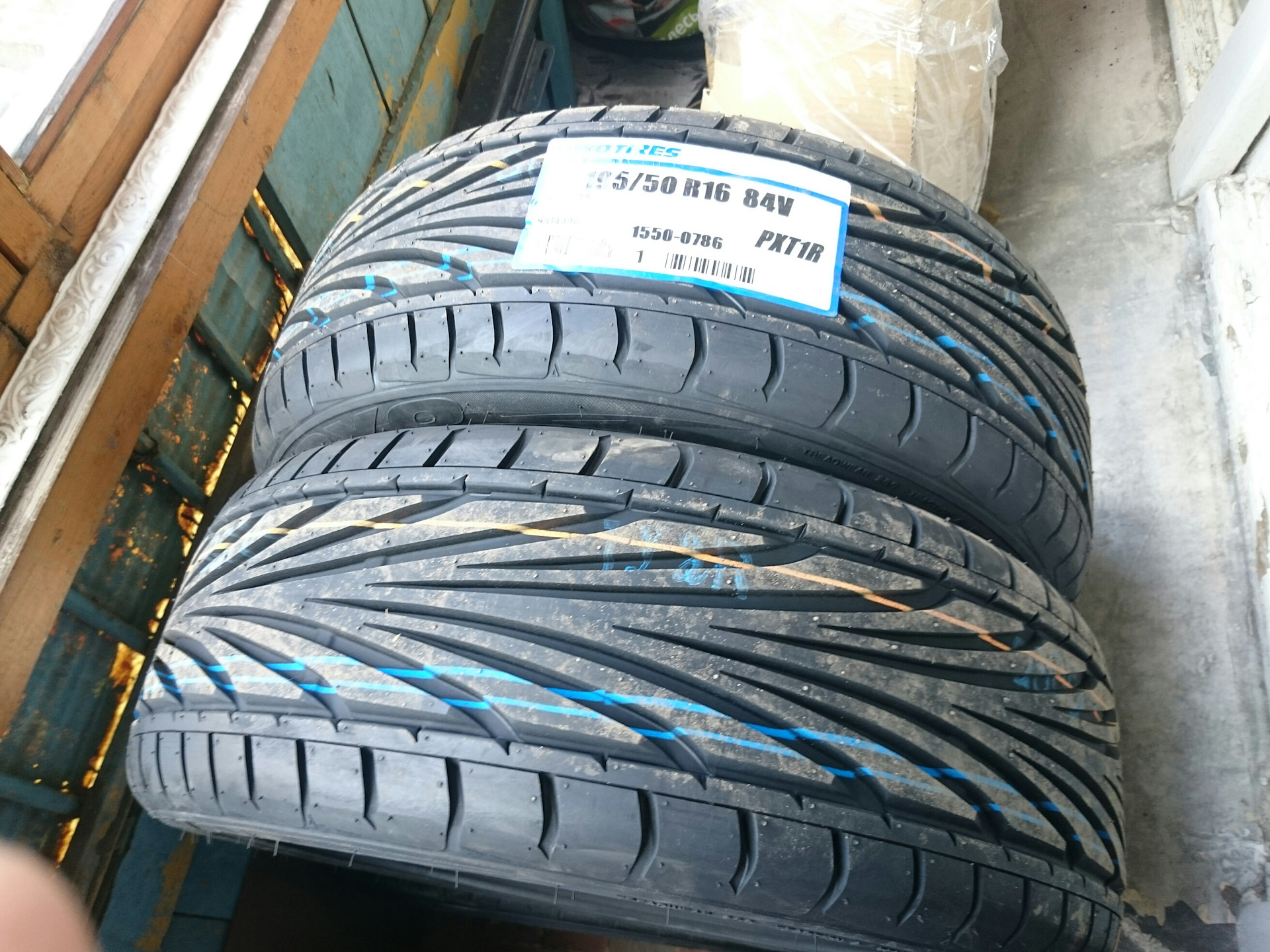 Toyo шины где производят. Toyo t1r 195/50 r16. Toyo PROXES t1r 195/50 r16 84v. Toyo t1r Treadwear. Шины Toyo 195 50 r16.