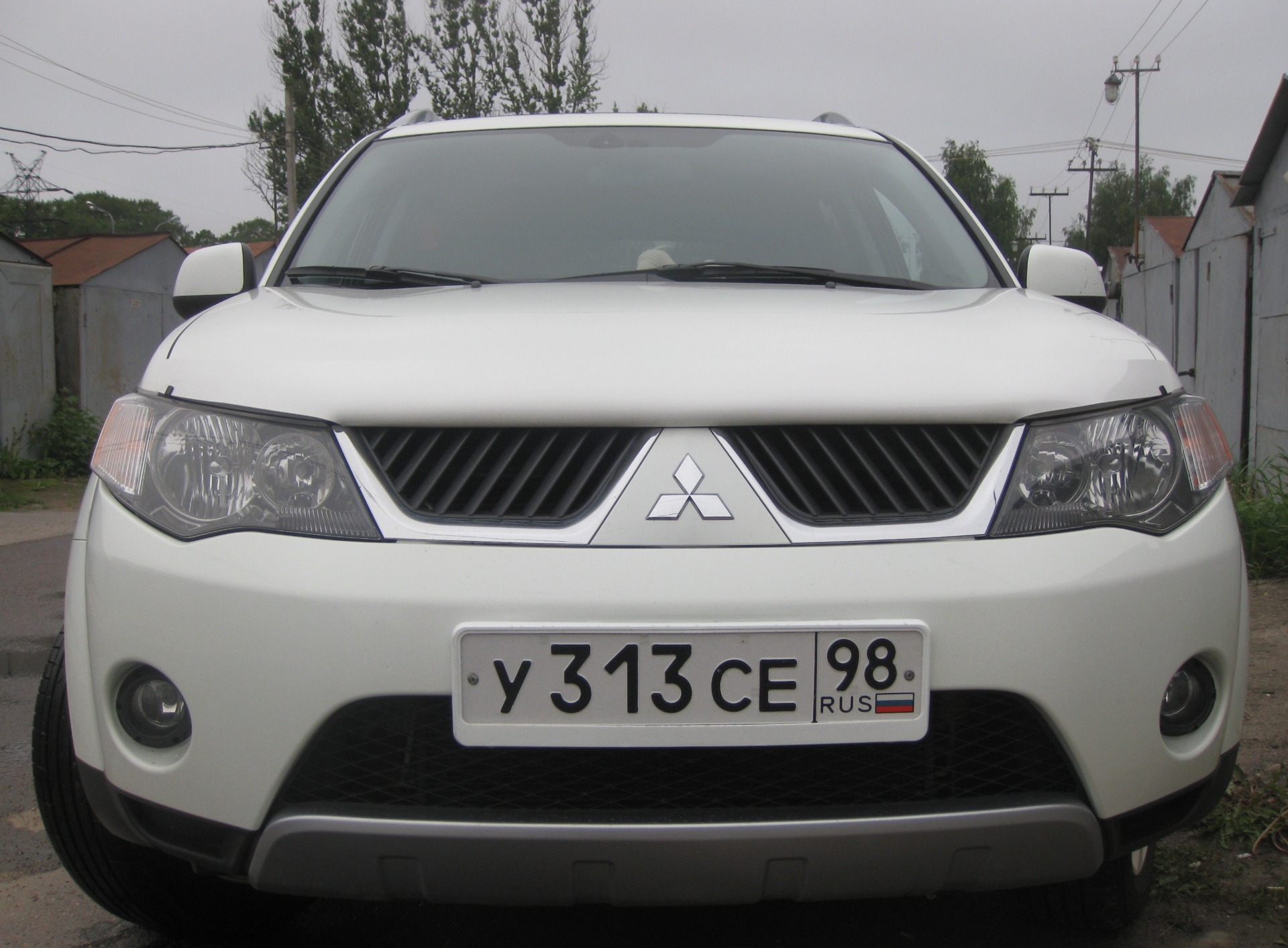 8. Рама, Рамка, рамочка гос. номера — Mitsubishi Outlander XL, 2,4 л, 2008  года | аксессуары | DRIVE2