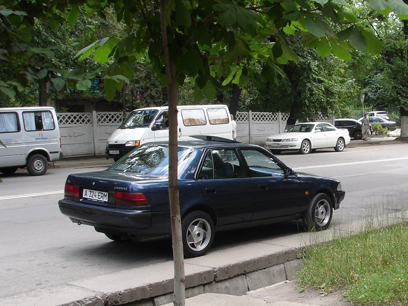      Toyota Carina II 16 1988 