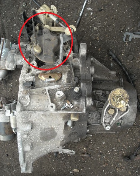 снять мкпп на peugeot 307