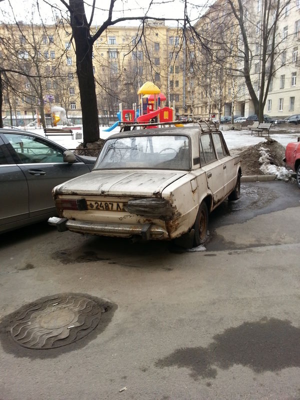 Брошенный питер. Брошенные автомобили в Санкт-Петербурге. Брошенные машины в СПБ. Заброшенные машины в Санкт Петербурге. Брошенные автомобили в Питере.