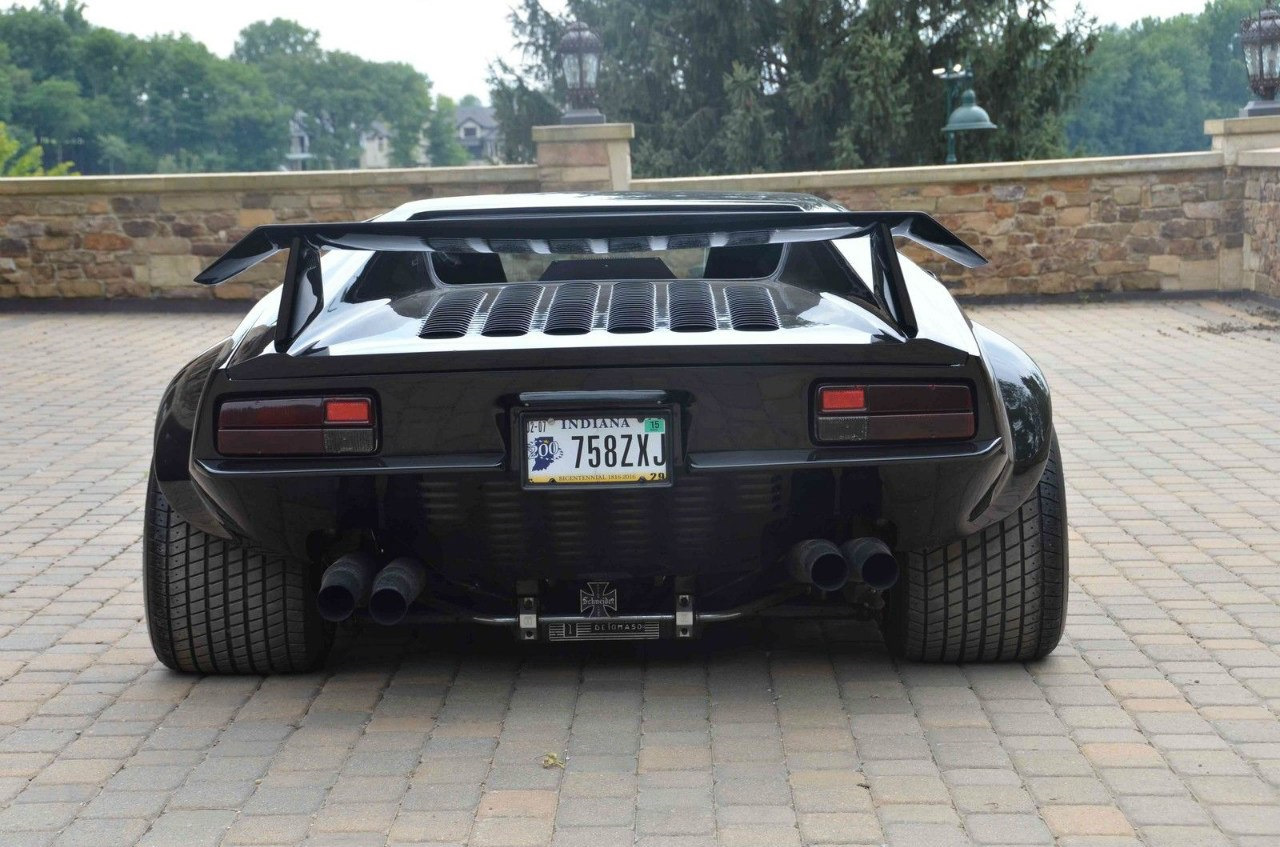 Римейк а 102 de Tomaso Pantera