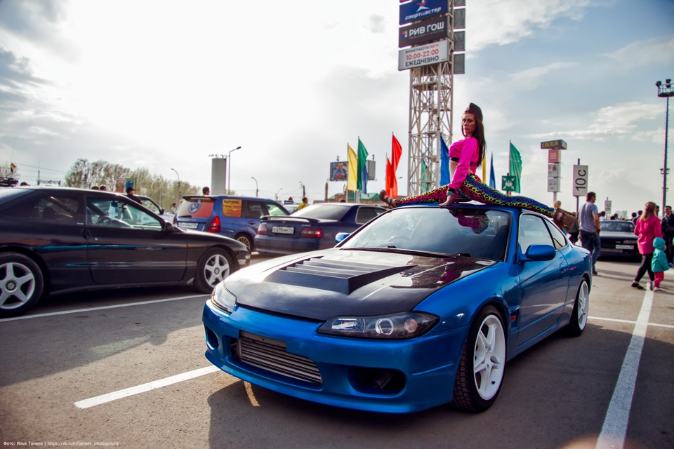 Silva s15 на капоте девушка