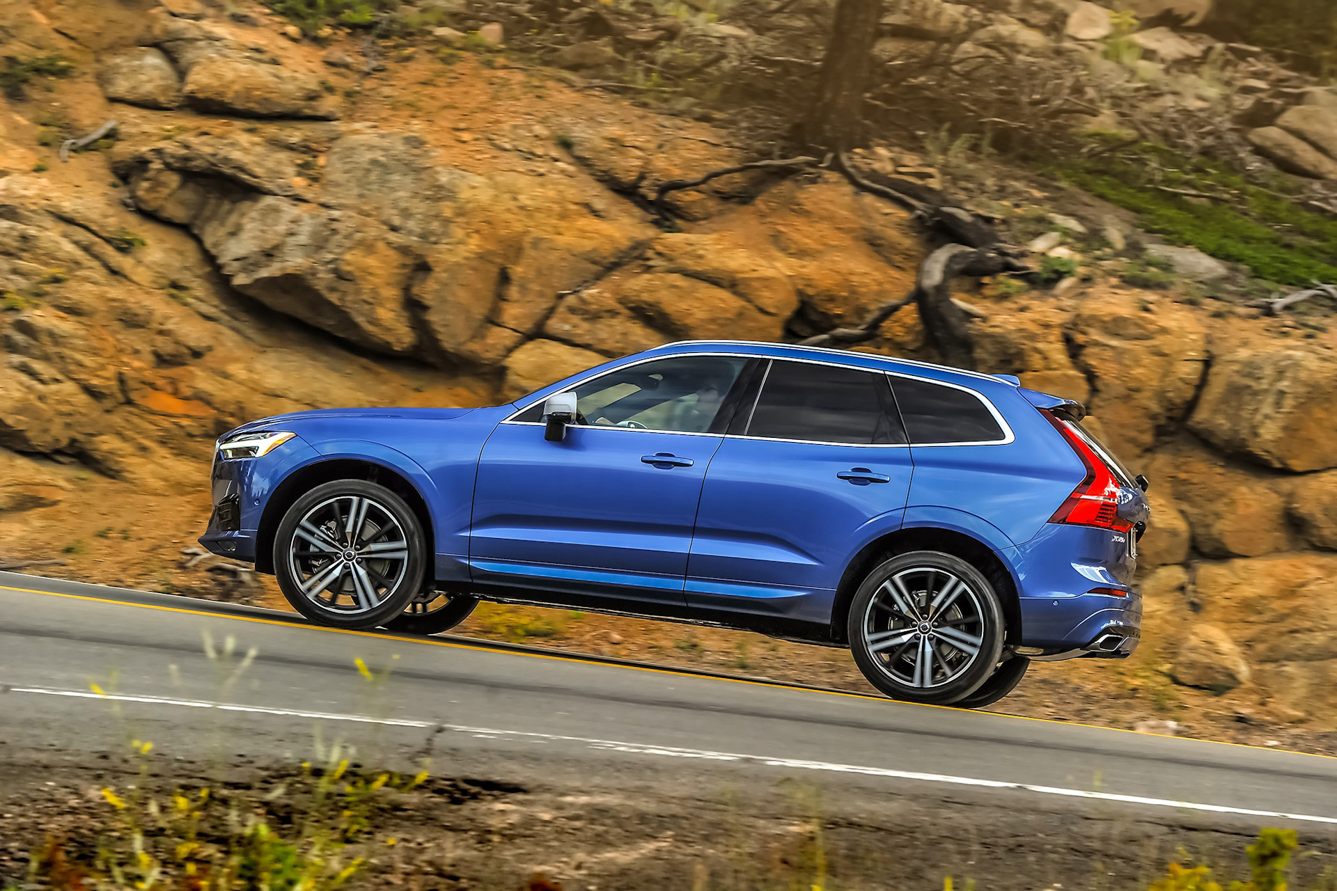 Suv 60. Volvo xc60 новый. Volvo xc60 r21. Xc60 2018 американка. Xc60 2022 Модельный год.