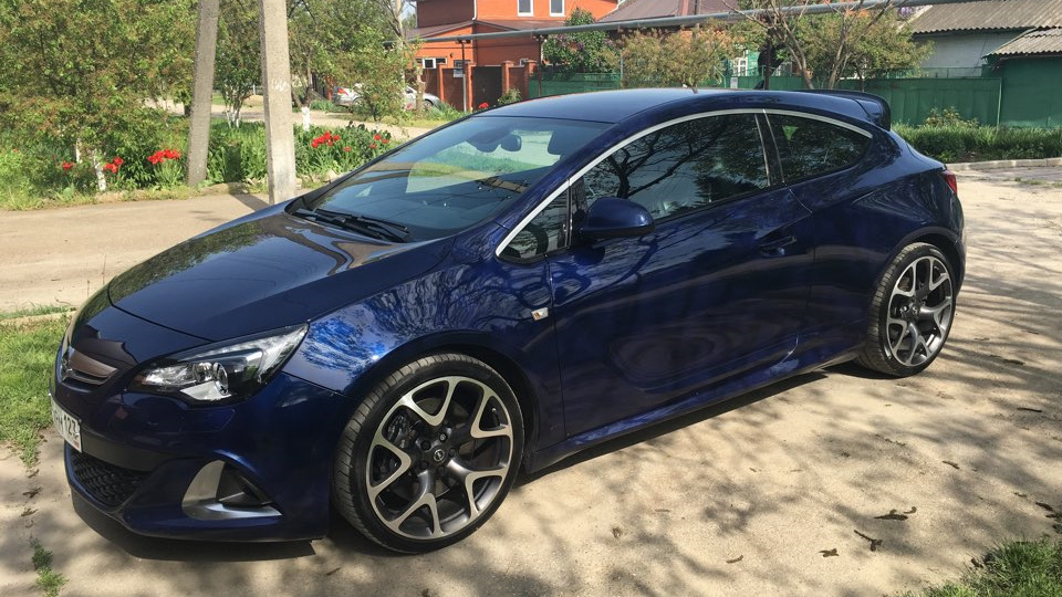 Opel Astra OPC J белая