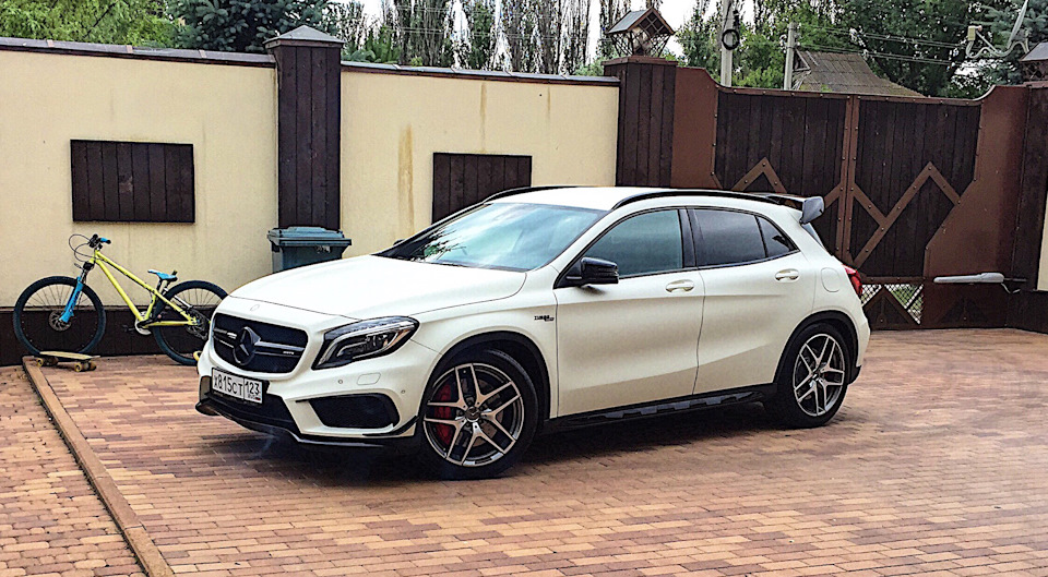 Отзывы мерседес. Mercedes-Benz GLA AMG II. GLA 45 AMG r18. Mercedes Benz GLA на 20 дисках.