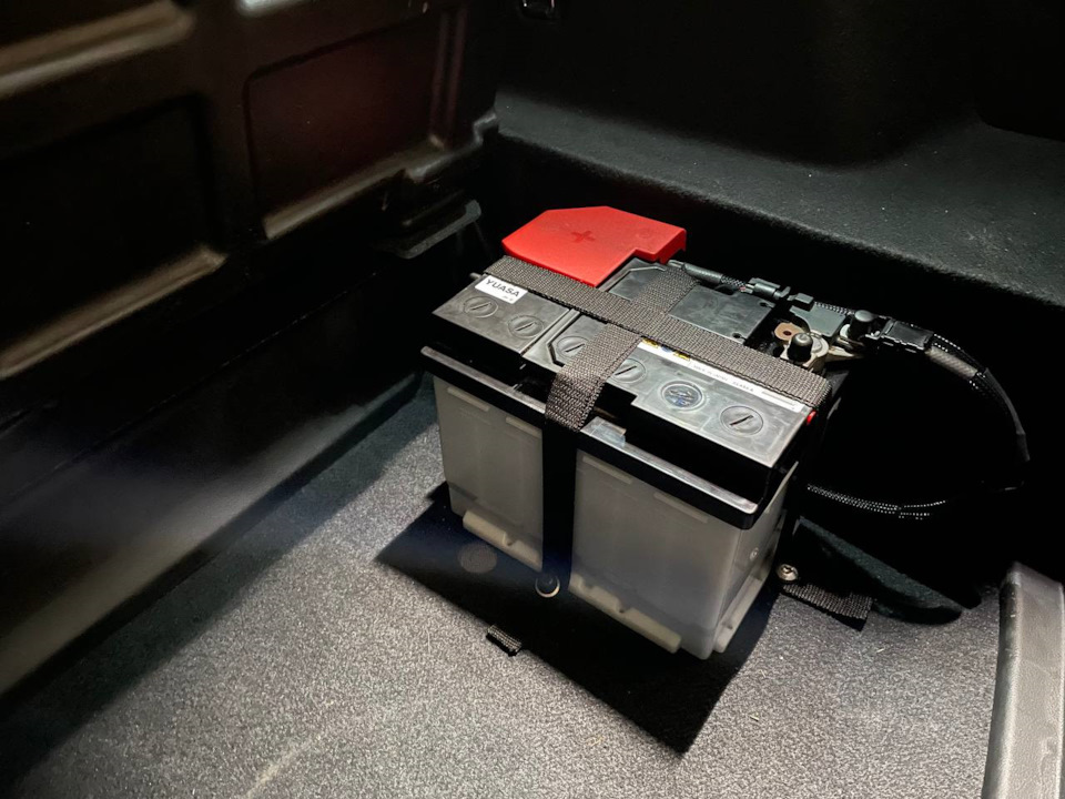 Перенесенный аккумулятор в нишу запаски — Honda Civic Hatchback (9G)