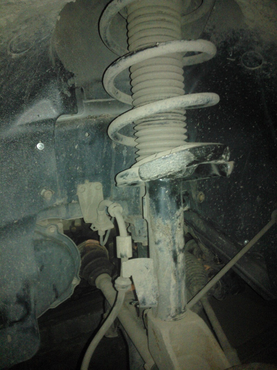 Потекла стойка и замена масла — Ford Focus II Sedan, 1,8 л, 2007 года ...