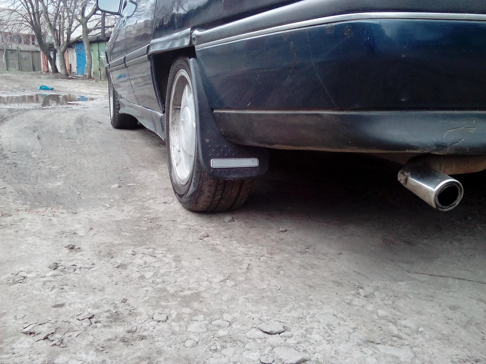 Установка брызговиков — Opel Omega A, 2 л, 1989 года | аксессуары | DRIVE2