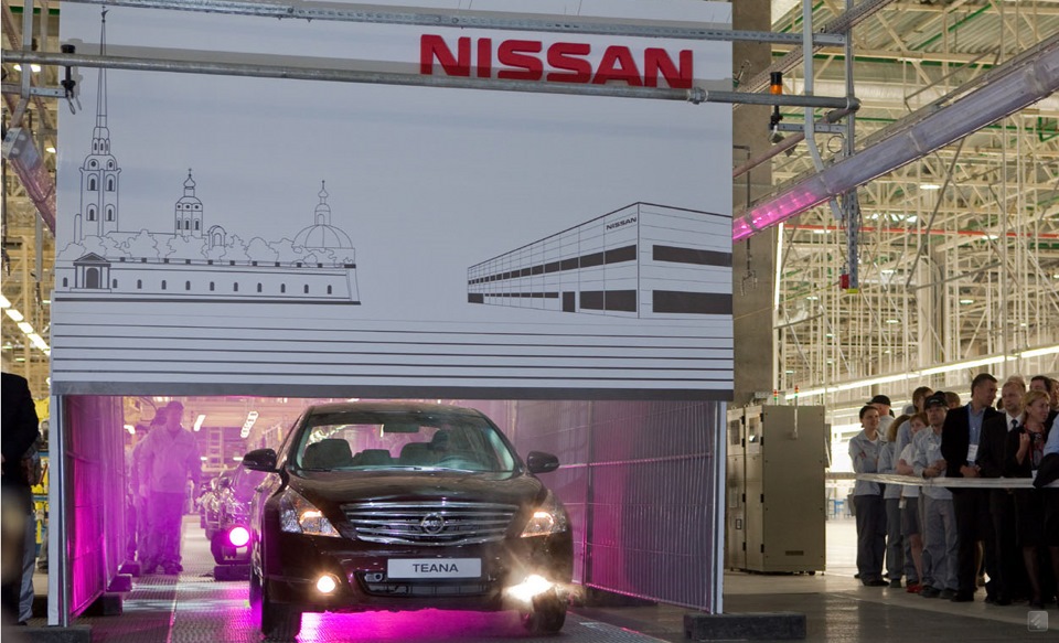 Nissan завод. Питерский ниссан. Nissan pathfinder hybrid с новой гибридной силовой установкой. Завод ниссан. Завод ниссан в питере.