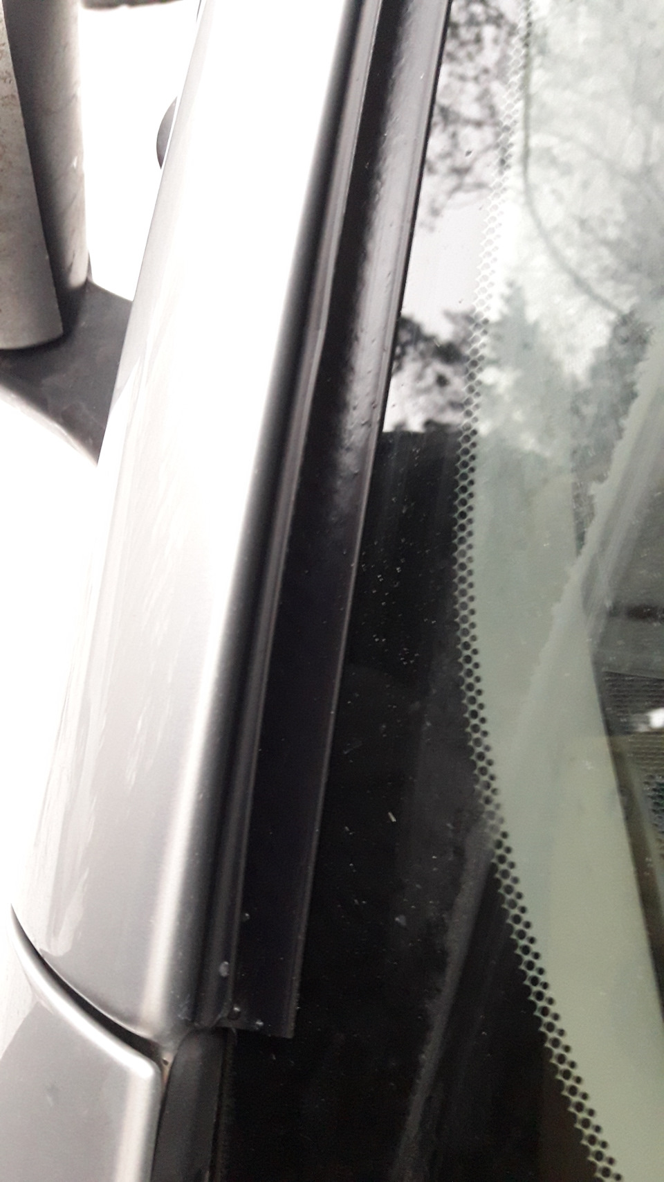 Молдинги на ветровое стекло — Toyota Camry (XV50), 2,5 л, 2012 года ...