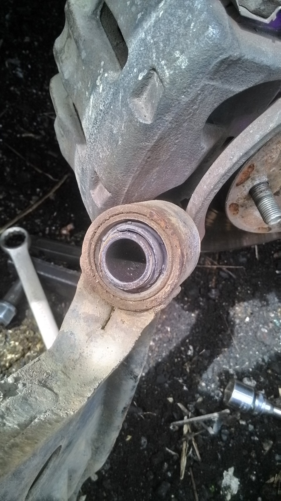 что лучше, полиуретан или резина? — Nissan Liberty, 2 л, 2001 года ...