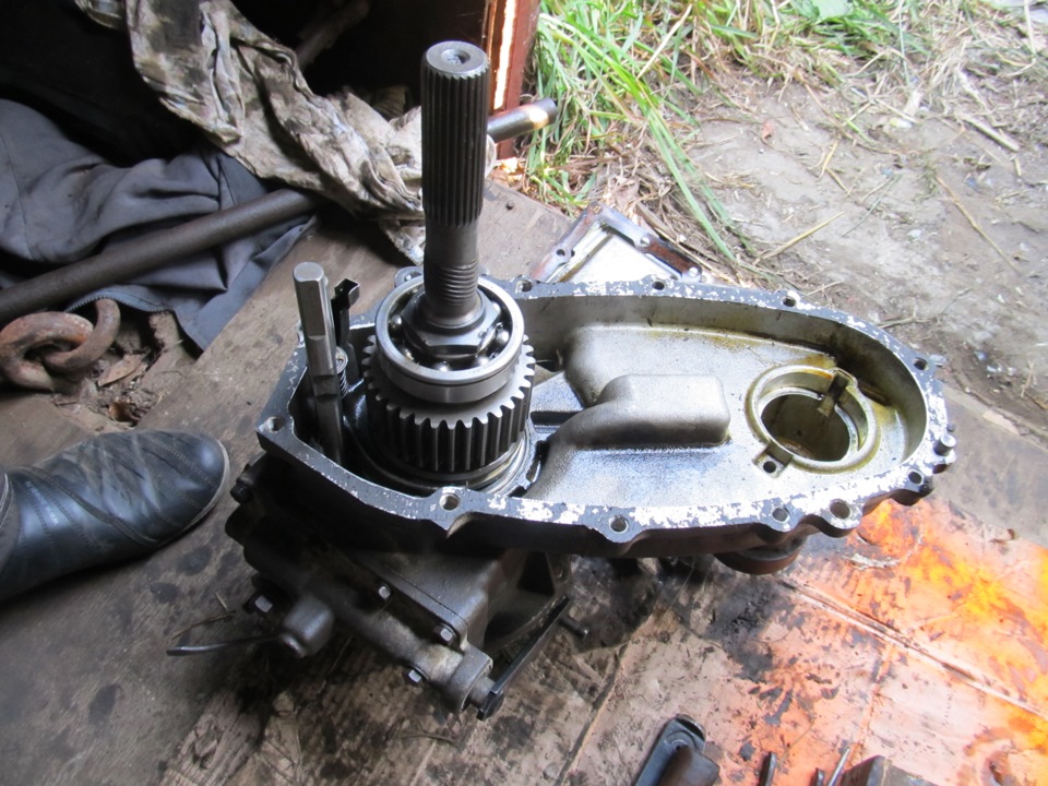 сальники на раздатку делика двигатель 4 д 56. датчики раздатки mitsubishi delica l400. кпп мицубиси делика. раздатка mitsubishi delica. кпп митсубиси делика.