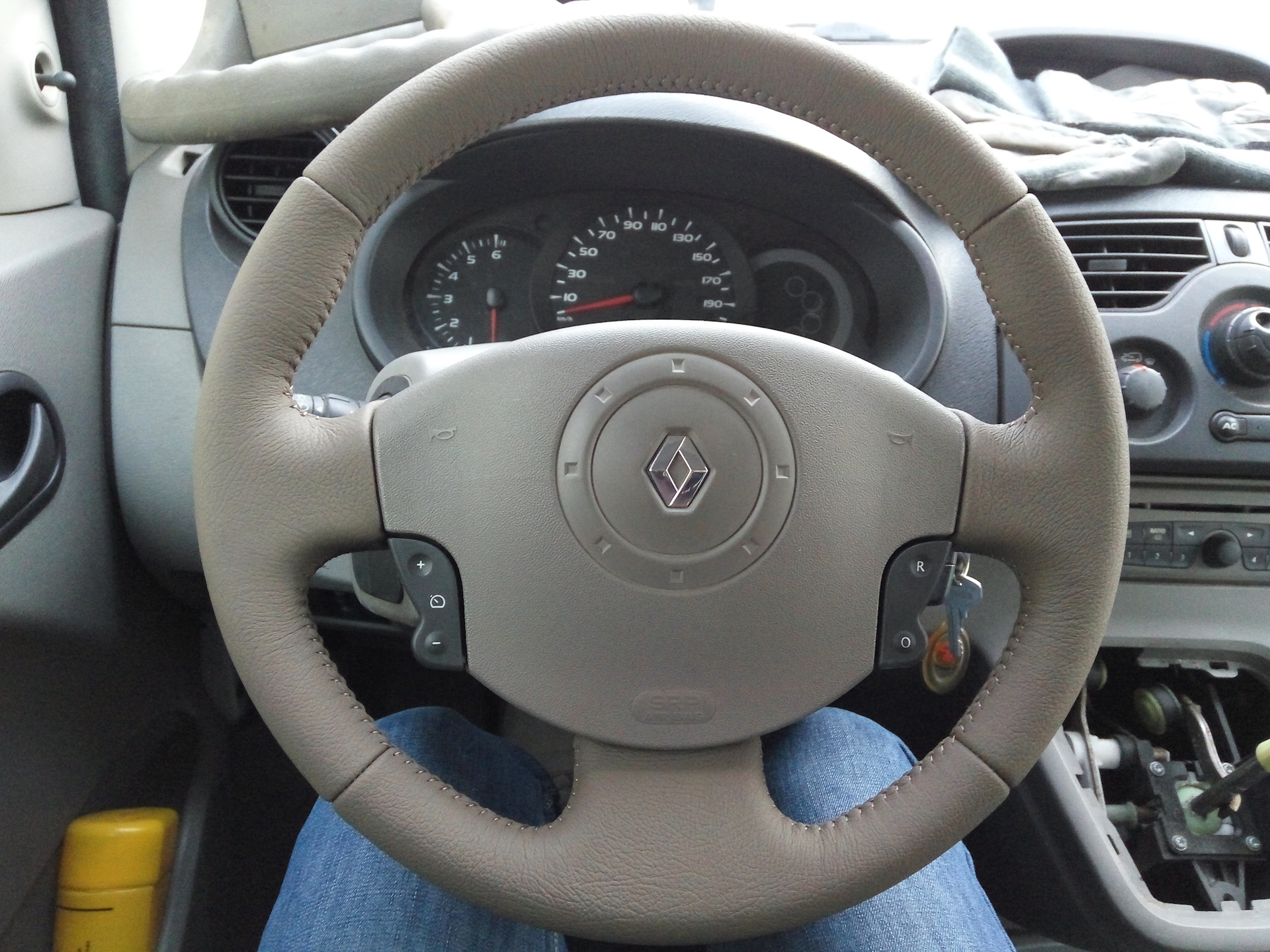 Как снять руль рено кангу 1 Руль в кожу - Renault Kangoo (2G), 1,5 л, 2010 года стайлинг DRIVE2