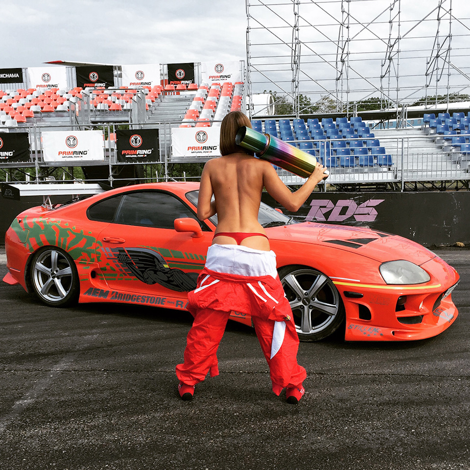 Малыш на автопати. Девушка и Supra. Toyota Supra girl. Toyota Supra тюнинг и девушки. Группа avto.