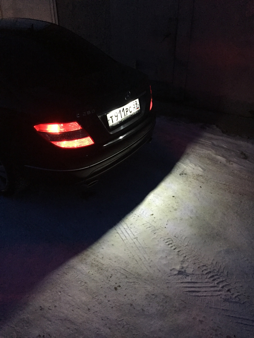 Замена лампочек подсветки заднего номера — Mercedes-Benz C-Class (W204 ...